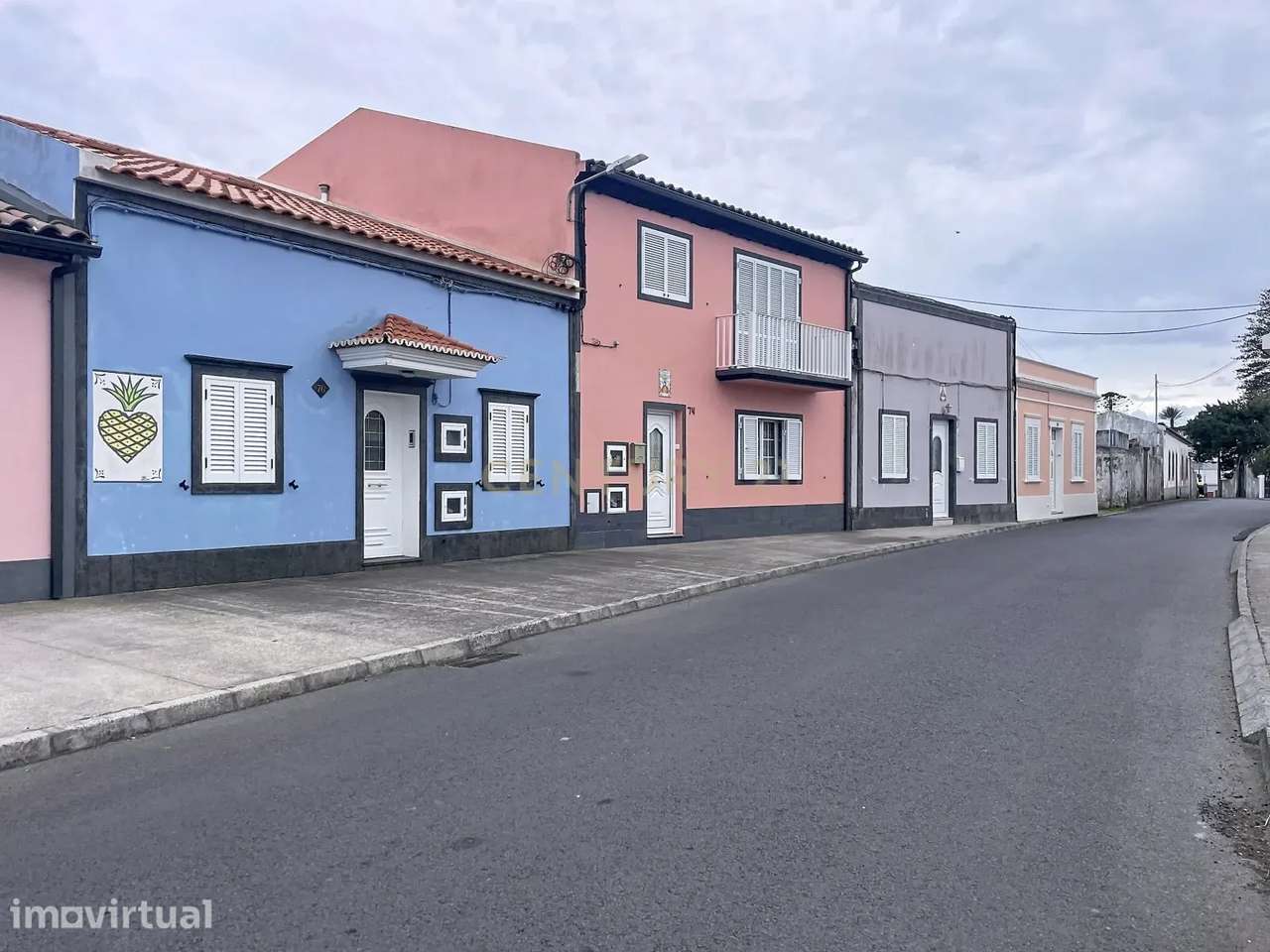 Moradia T3+1 totalmente remodelada com quintal e churrasqueira – Fajã - Grande imagem: 3/27