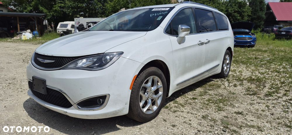 Chrysler Pacifica - 1
