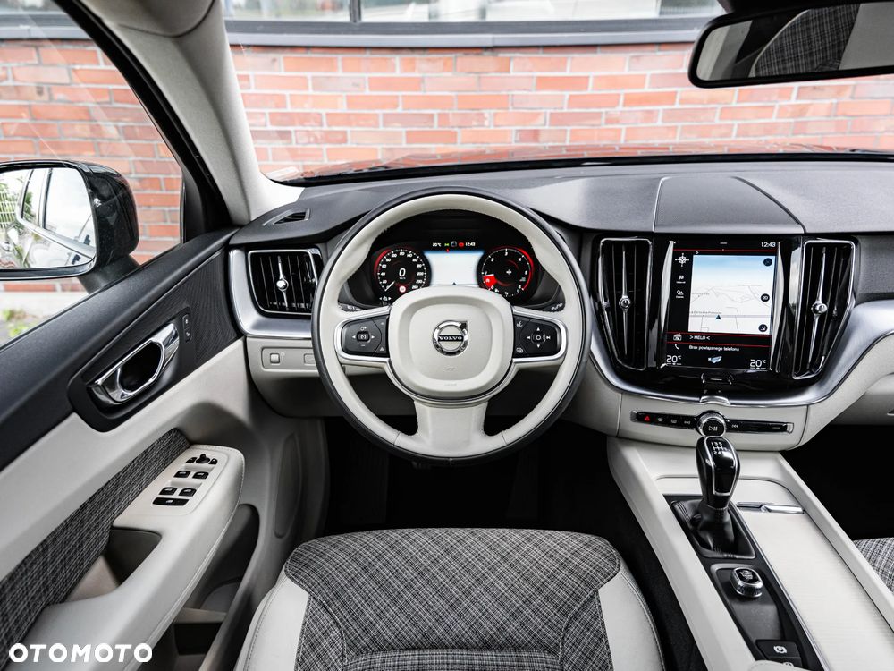 Volvo XC 60 D3 Momentum Pro - 33