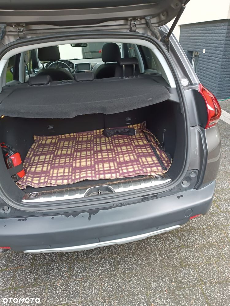Peugeot 2008 1.2 Pure Tech Allure S&S - 7