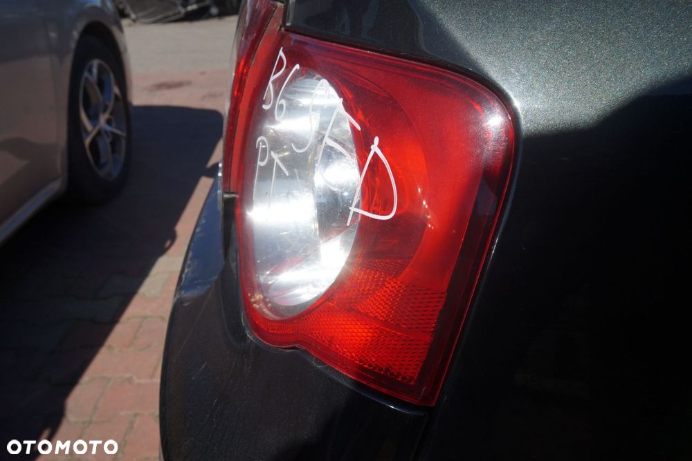 LAMPA TYLNA PRAWA PASSAT B6 SEDAN  VOLKSWAGEN 2005-2010 - 2