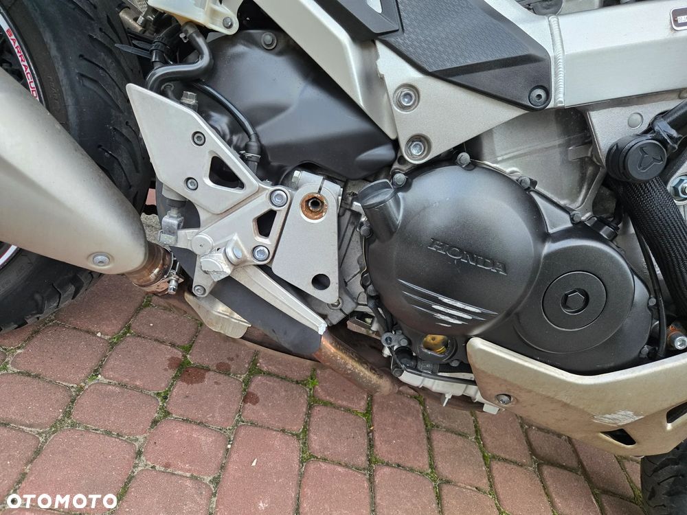 Honda VFR - 28