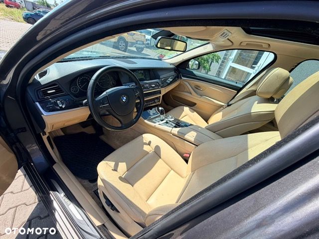 BMW Seria 5 520d Luxury Line - 12