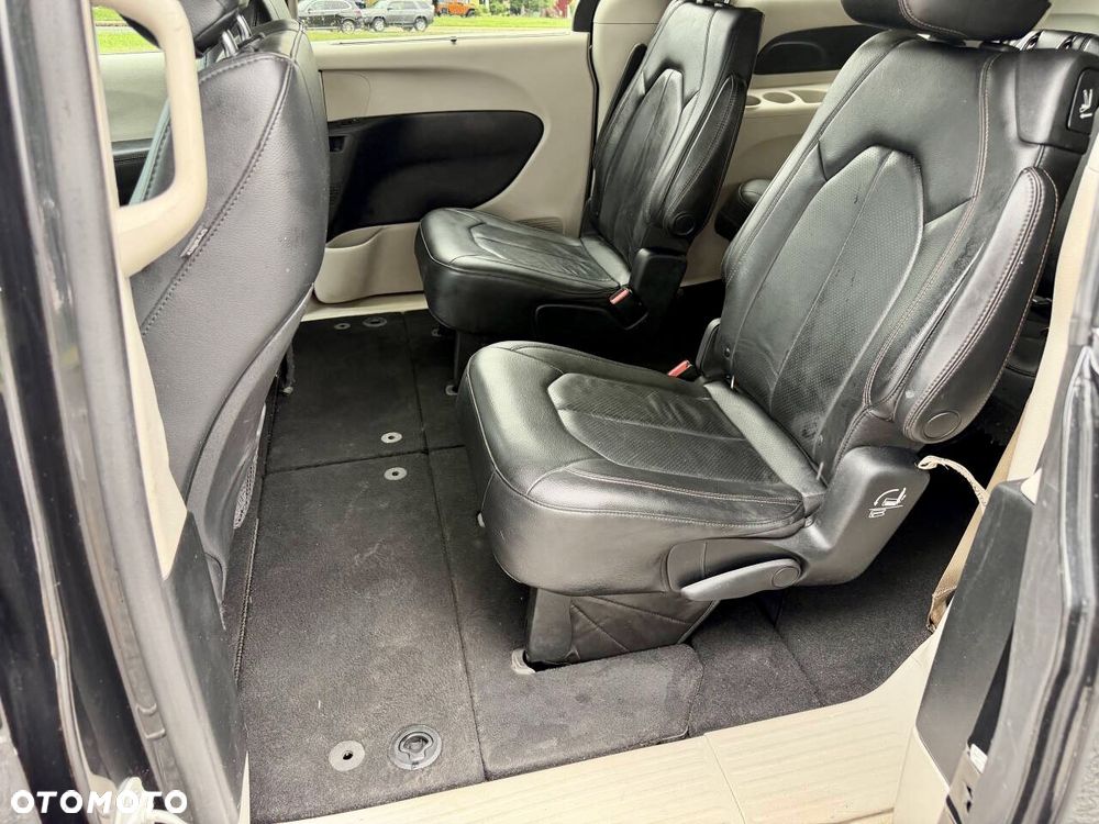 Chrysler Pacifica - 18
