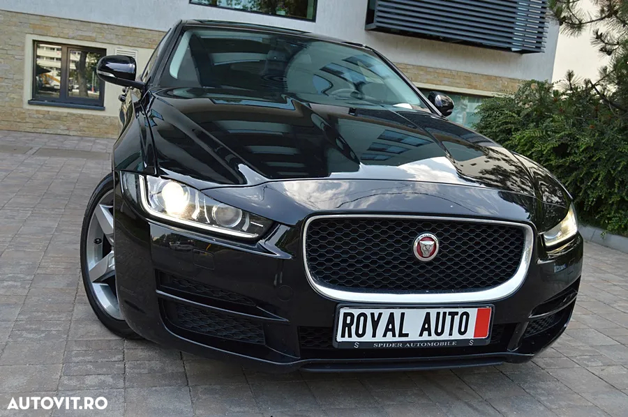 Jaguar XE - 3