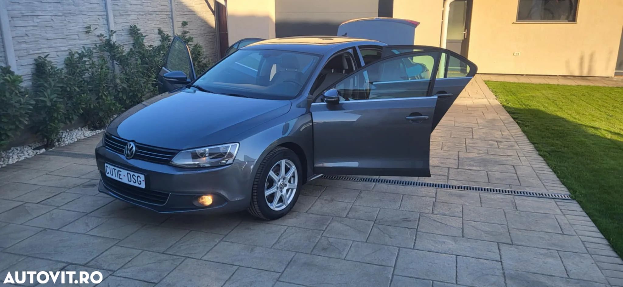 Volkswagen Jetta - 1