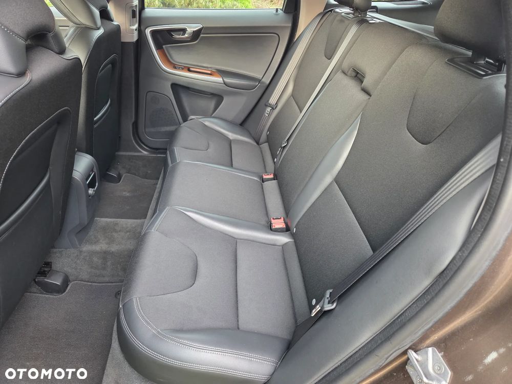 Volvo XC 60 D3 Drive-E Momentum - 14