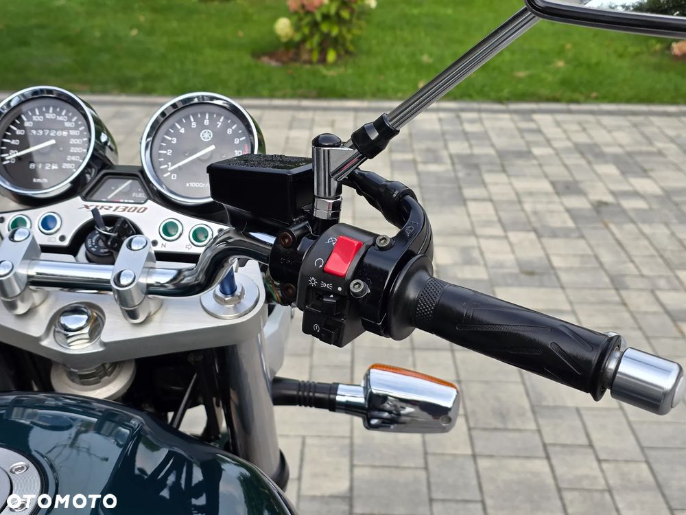 Yamaha XJR - 16