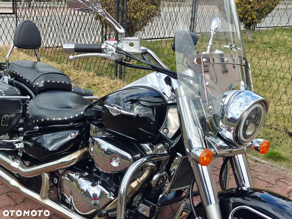 Suzuki Intruder - 8
