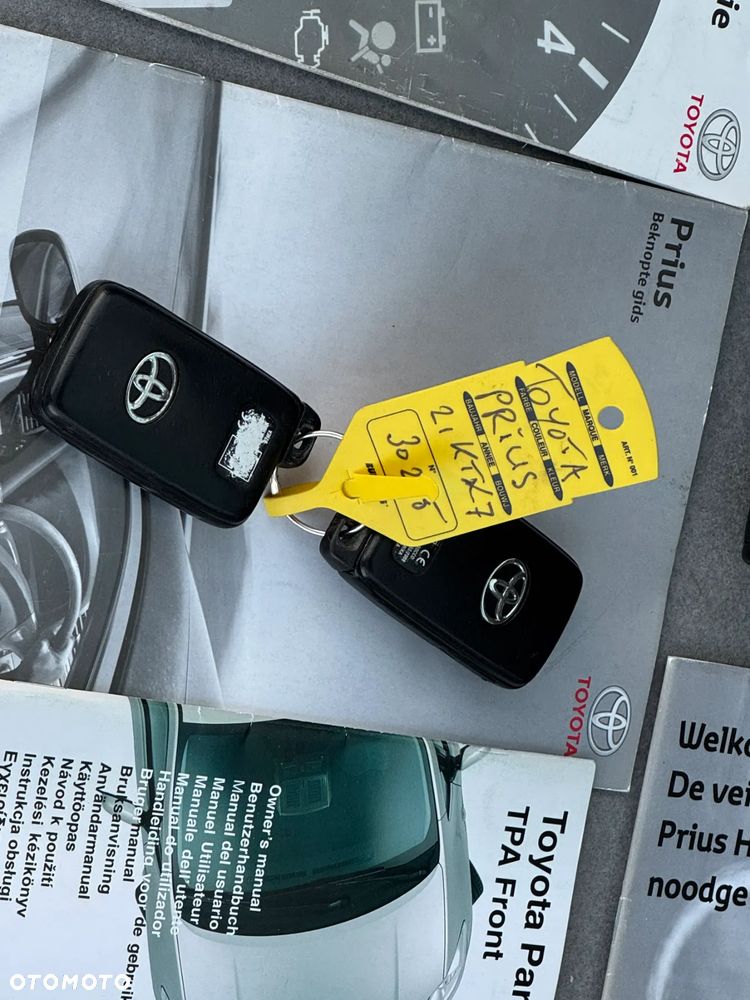 Toyota Prius 1.8 HSD Sol - 37