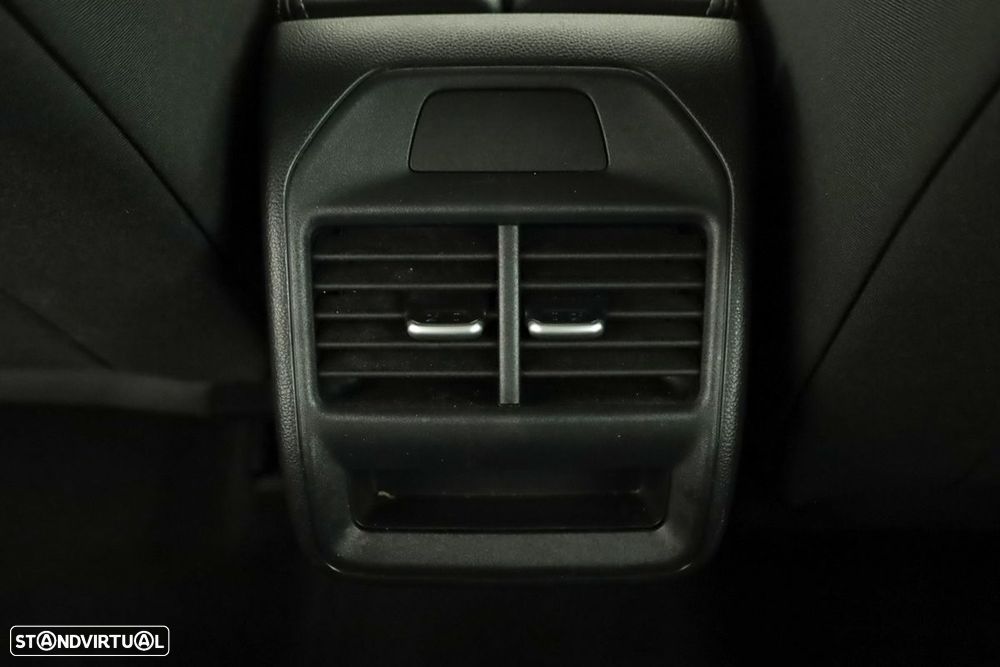 VW Passat Variant 1.5 TSI eHybrid DSG - 23