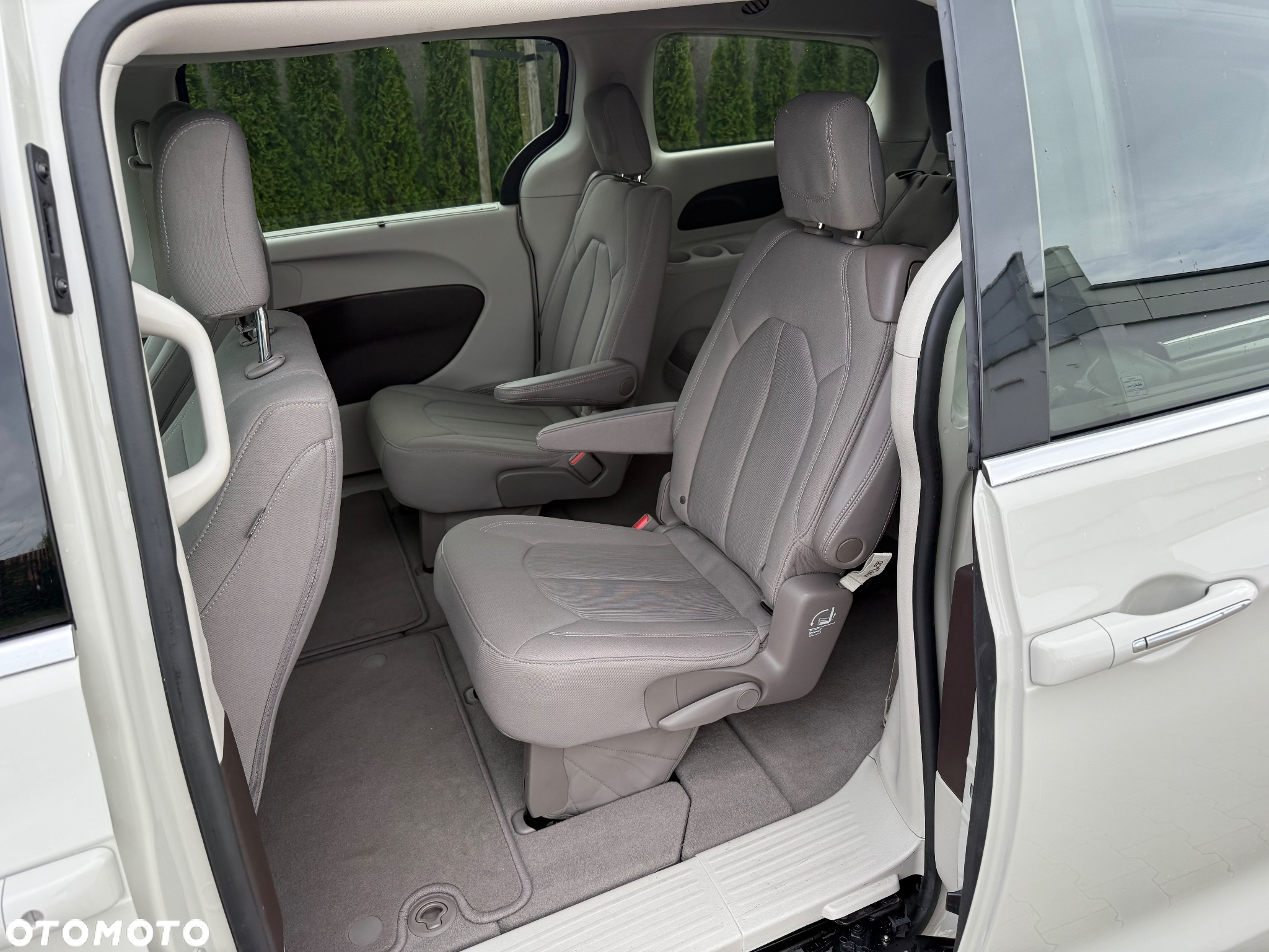 Chrysler Pacifica - 17