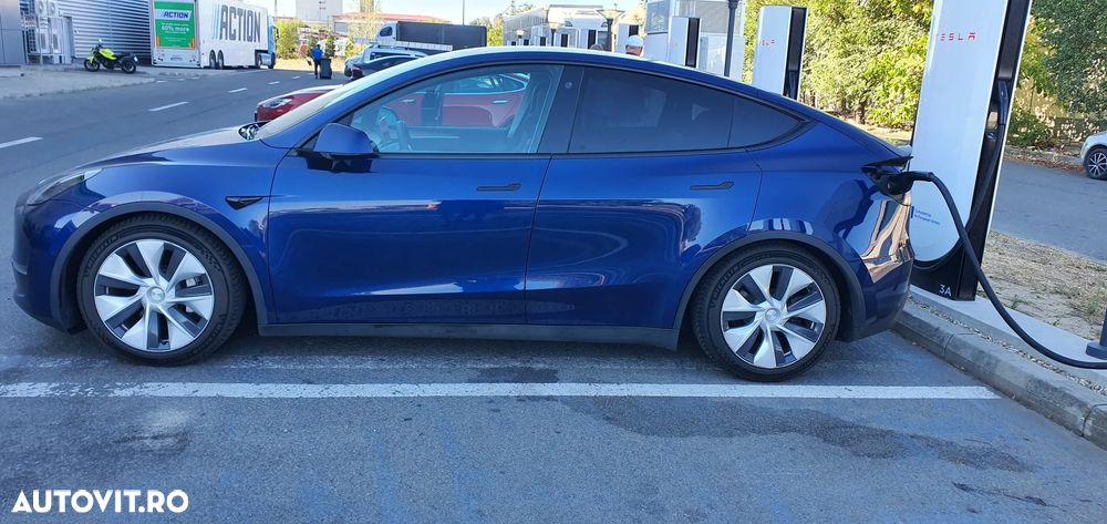 Tesla Model Y - 2