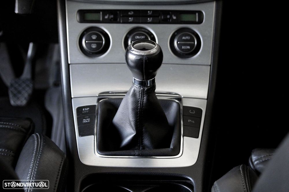 VW Passat Variant 2.0 TDi Highline - 15