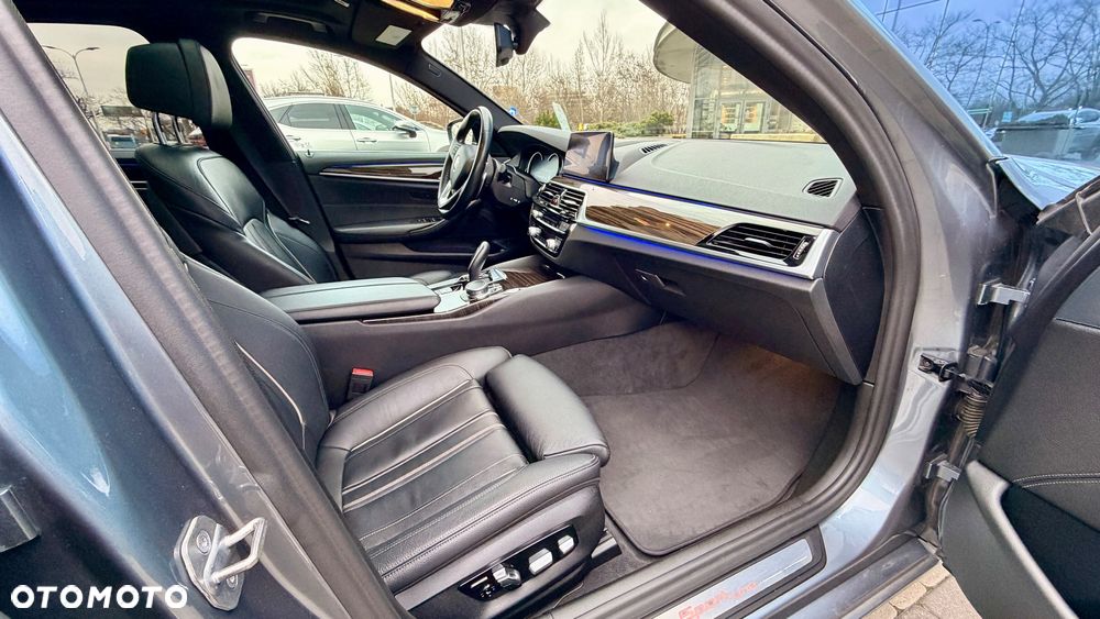 BMW Seria 5 530i xDrive Sport Line sport - 10