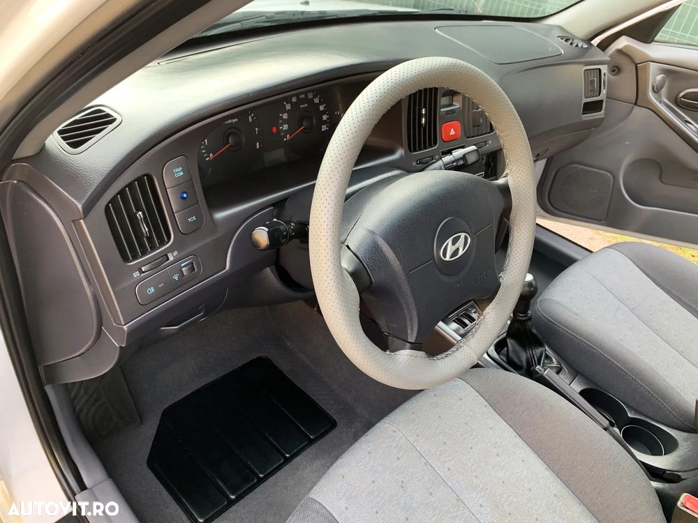 Hyundai Elantra - 27