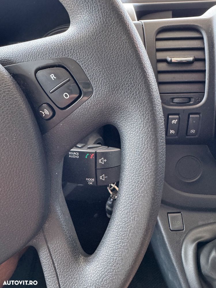 Opel Vivaro - 27