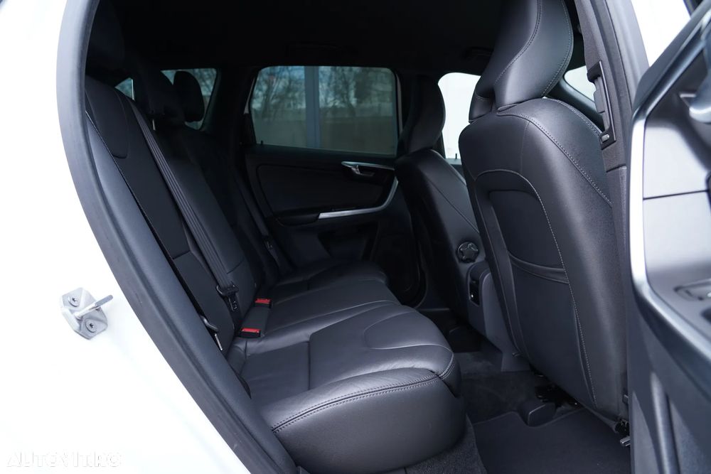 Volvo XC 60 D4 AWD Geartronic Summum - 11