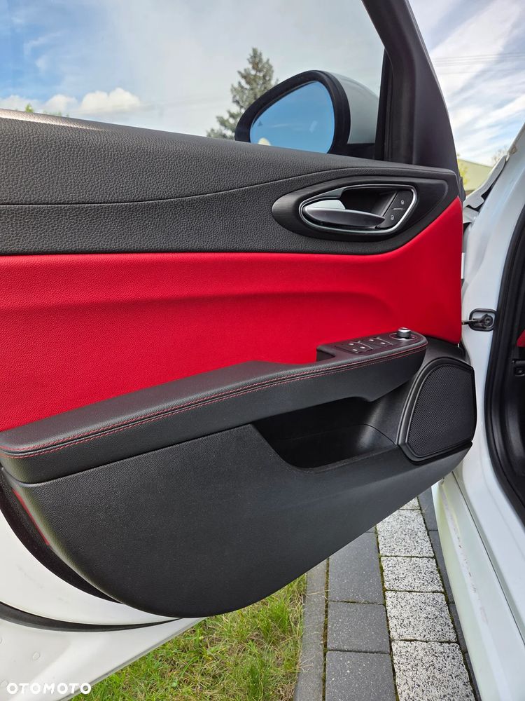 Alfa Romeo Giulia 2.0 Turbo Veloce - 9