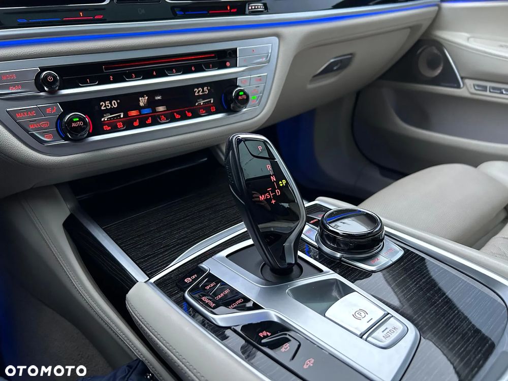 BMW Seria 7 750i - 28