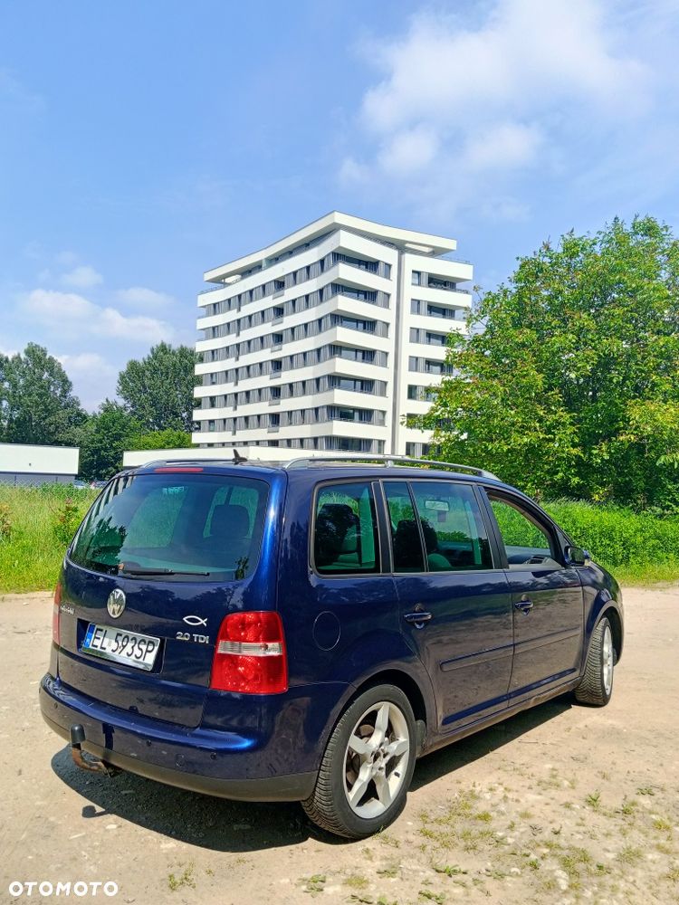 Volkswagen Touran - 4