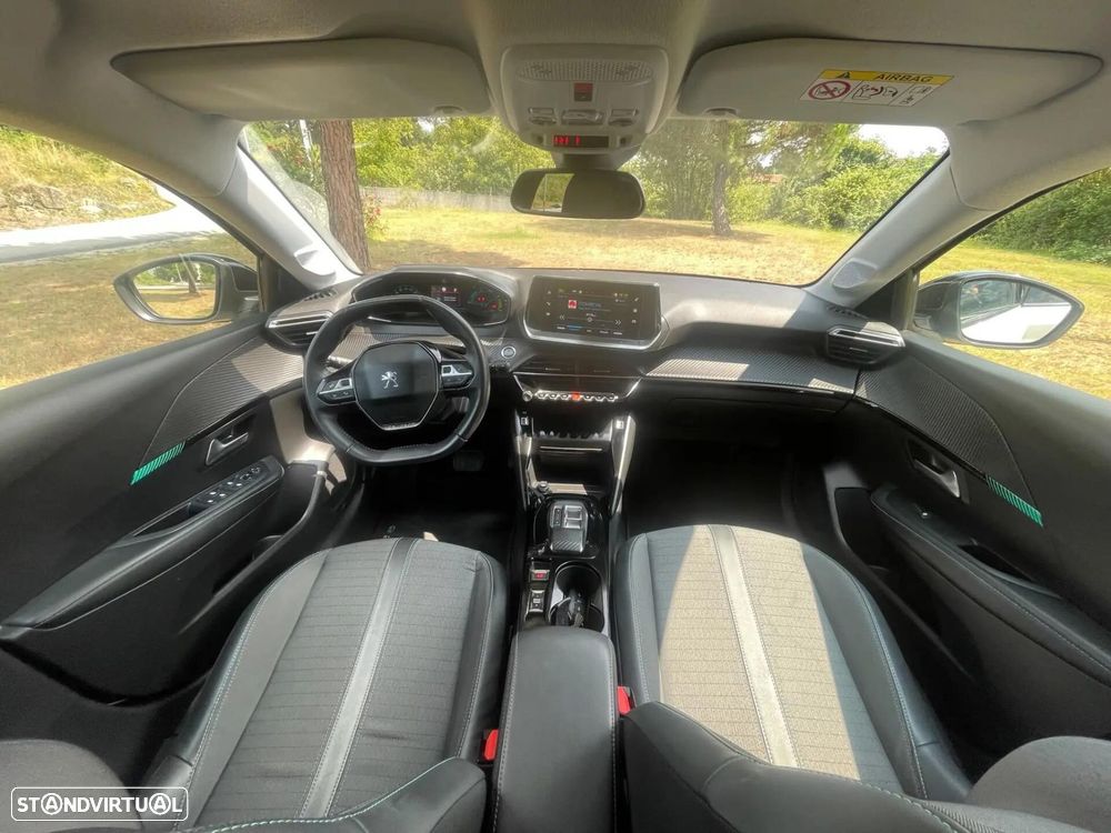 Peugeot e-208 50 kWh Allure Pack — fotografia 20