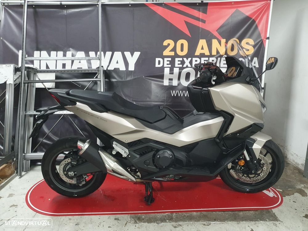 Honda Forza 750 - 1