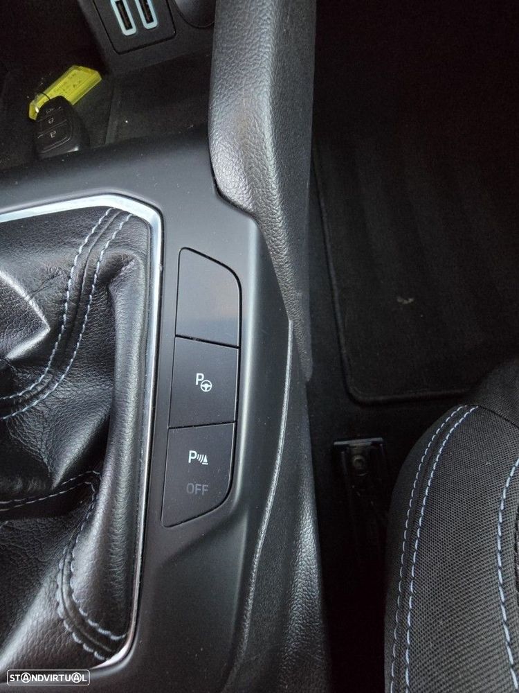 Ford Focus SW 1.5 TDCi EcoBlue Active - 27