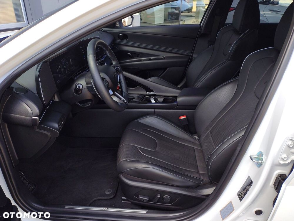 Hyundai Elantra - 16