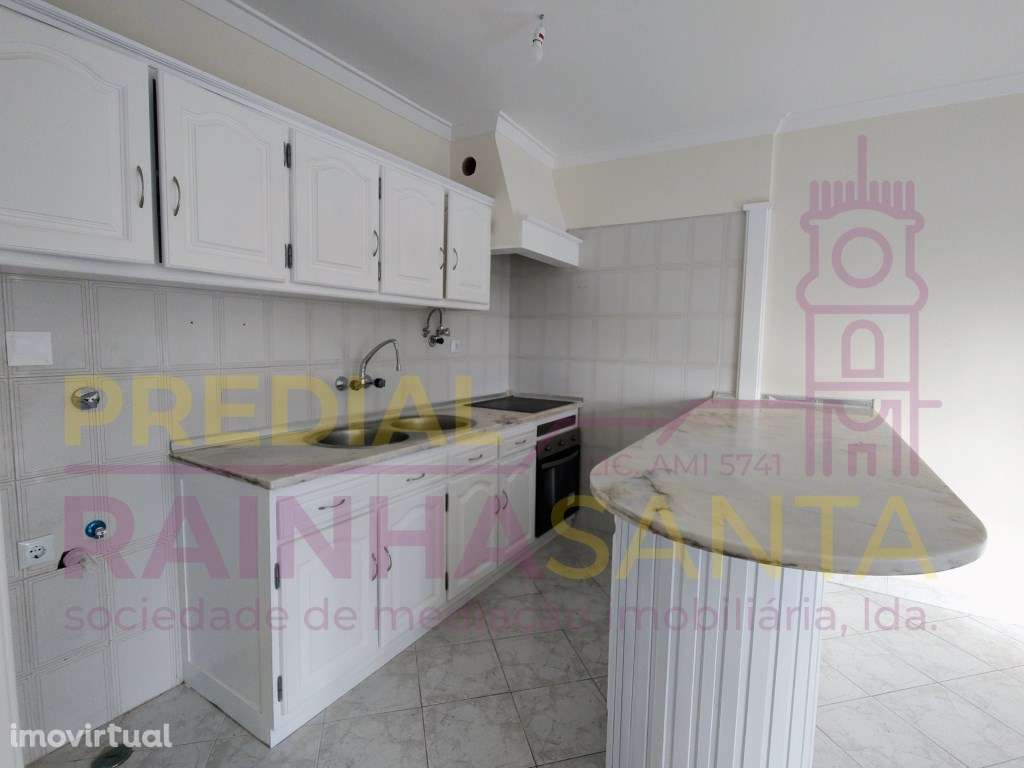 Apartamento T1 com varanda - Vistas de mar - 100 metros da praia - Grande imagem: 3/18