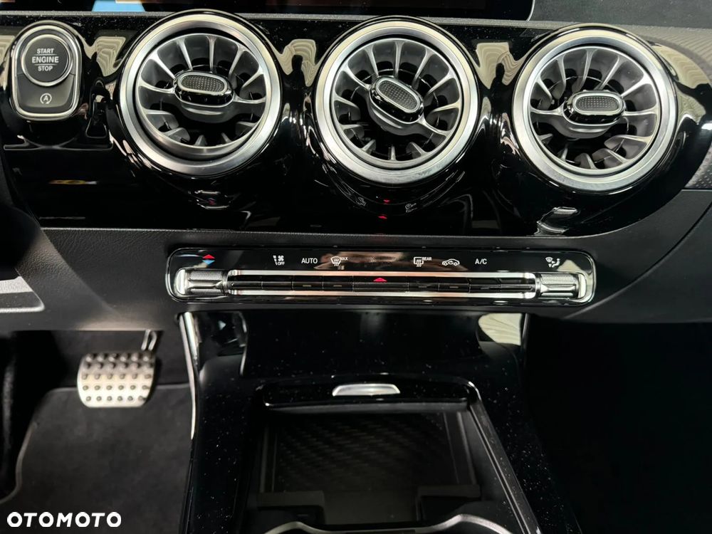 Mercedes-Benz CLA 200 AMG Line 7G-DCT - 16