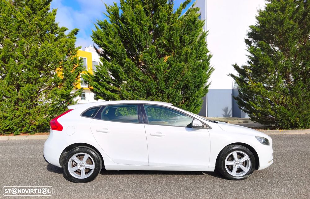 Volvo V40 2.0 D2 Momentum Eco - 2