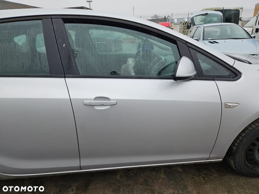 Drzwi prawe przednie tylne Opel Astra J 2010r Z176 5d hatchback - 1