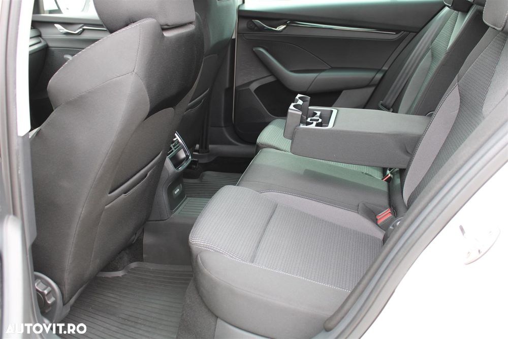 Skoda Octavia 2.0 TDI DSG Ambition - 11