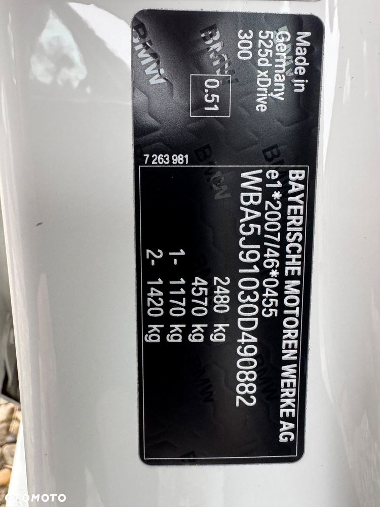 BMW Seria 5 525d xDrive - 32