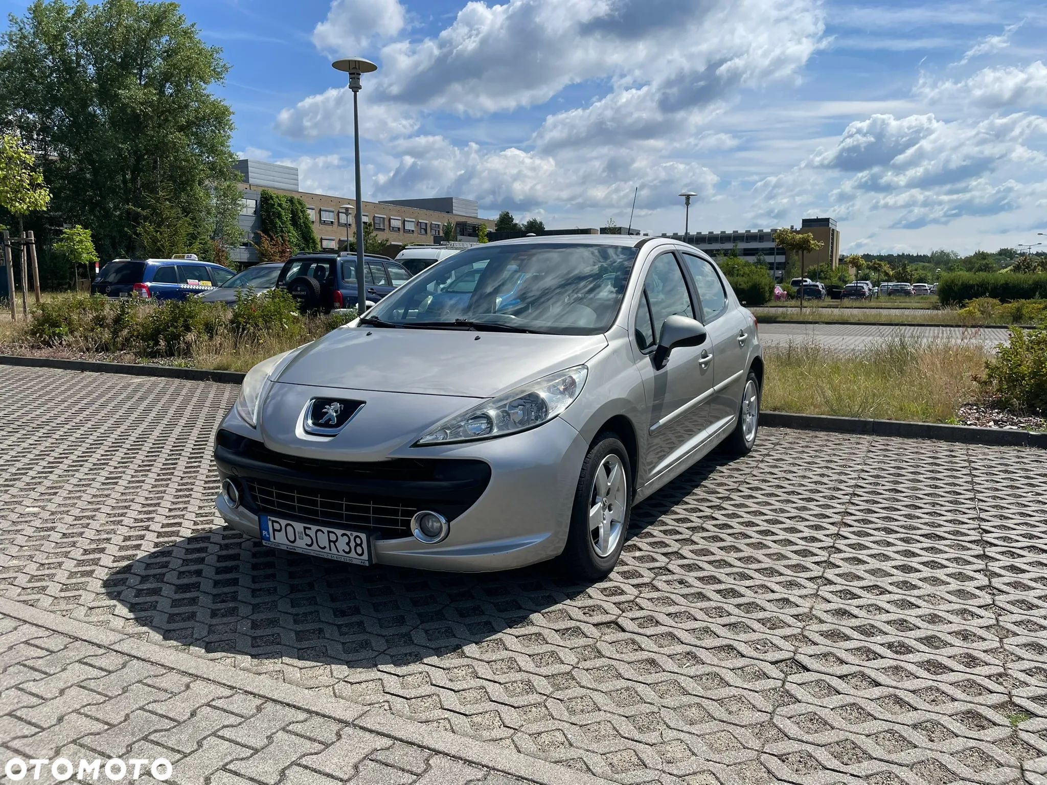 Peugeot 207 - 1