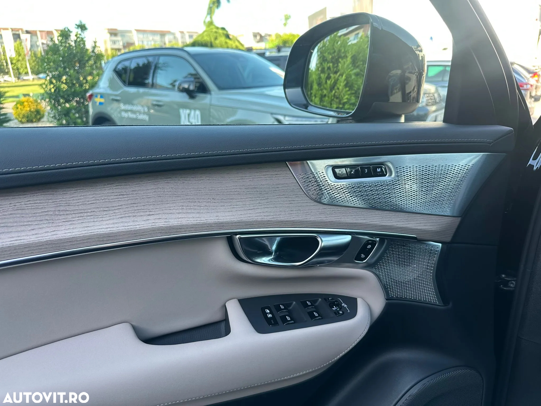 Volvo XC 90 T8 AWD PHEV Ultra Dark - 11