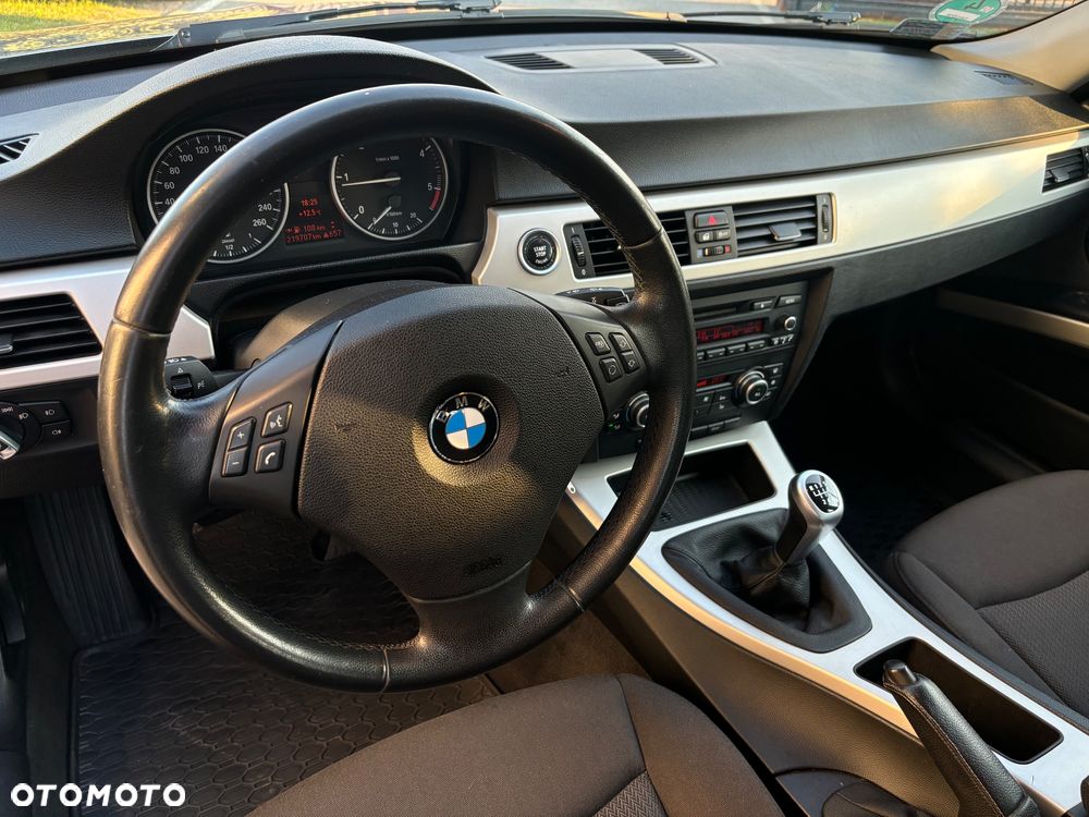 BMW Seria 3 318d DPF Edition Lifestyle - 14