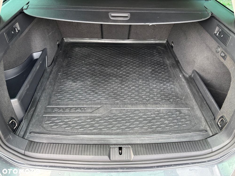 Volkswagen Passat 2.0 TDI SCR (BlueMotion Technology) Highline - 16