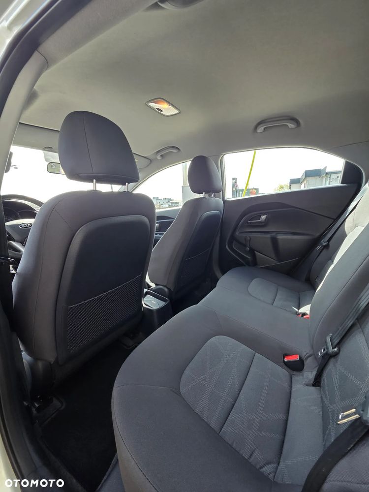 Kia Rio - 10