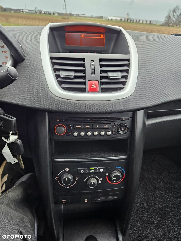 Peugeot 207 1.4 16V Trendy - 18