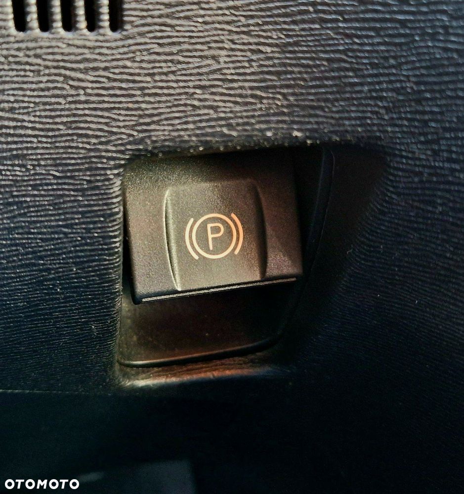 Toyota Avensis 2.0 D-4D Sol - 32