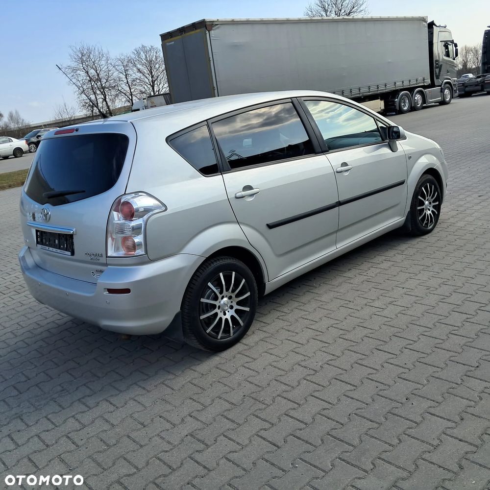 Toyota Corolla Verso - 8