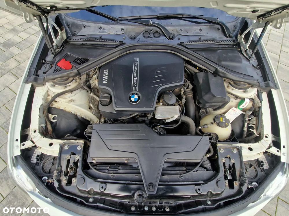 BMW Seria 3 320i xDrive Sport Line - 15
