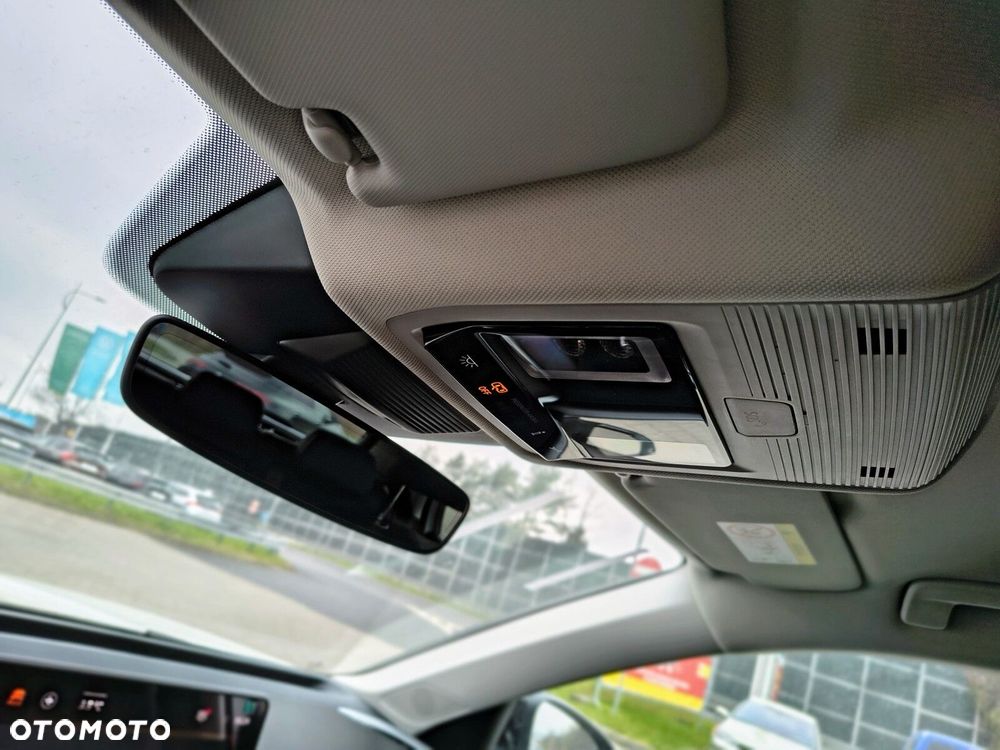 Volkswagen T-Roc - 29