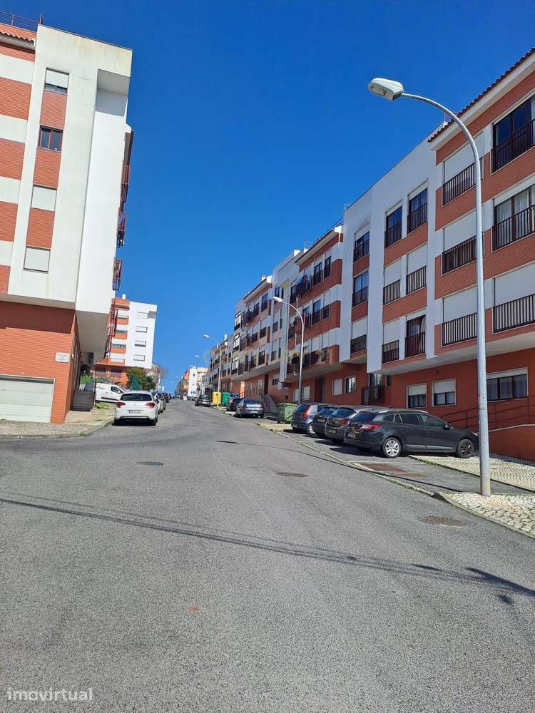 Terreno c/ 210m2 para construção de moradia | Amadora - Grande imagem: 3/11