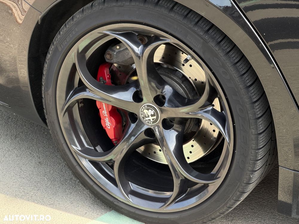 Alfa Romeo Giulia 2.9 V6 Bi-Turbo AT8 Quadrifoglio - 37