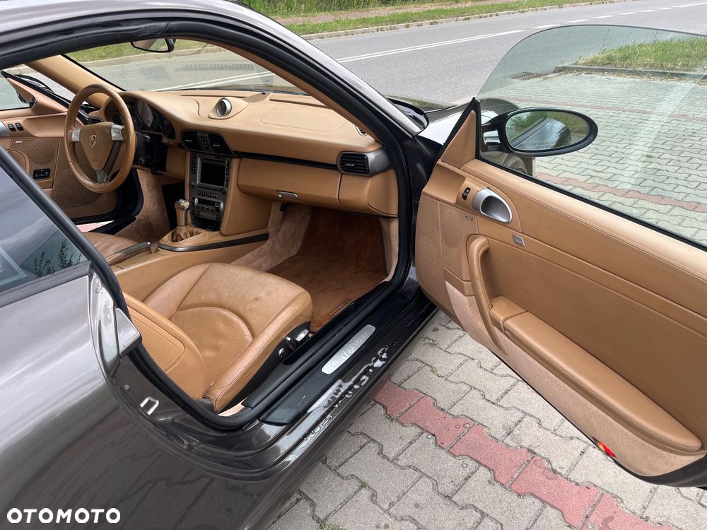 Porsche 911 Carrera - 11
