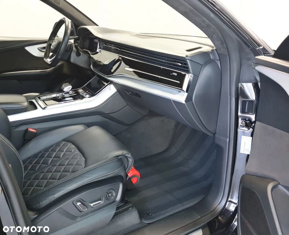 Audi SQ8 - 8