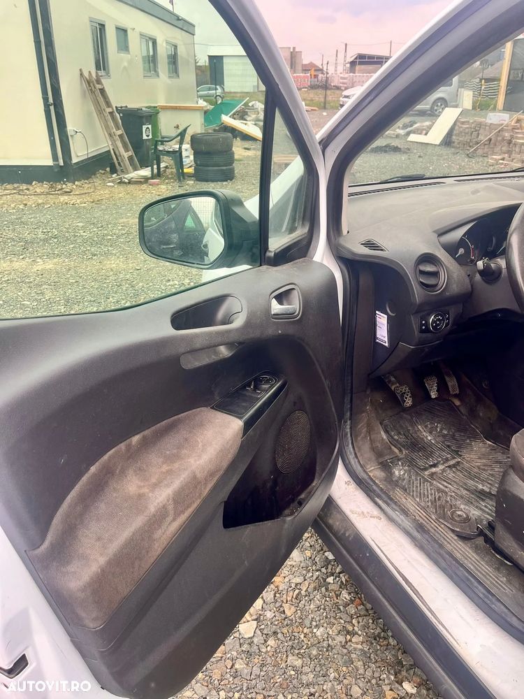 Ford Transit Connect - 15